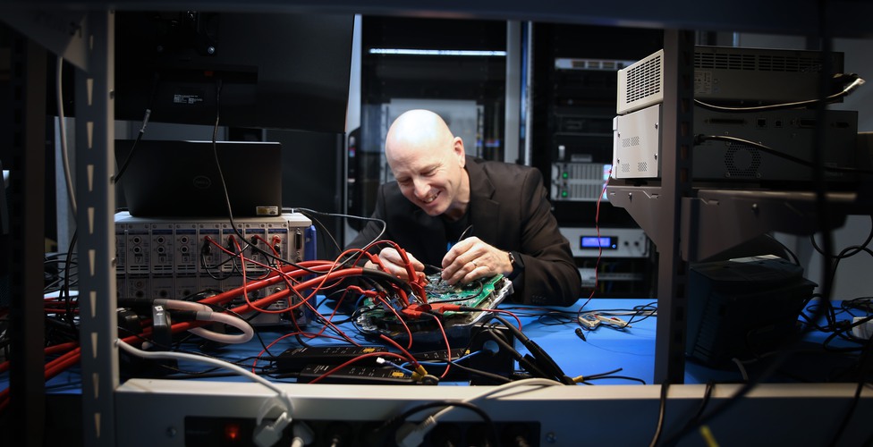 Stefan Ericson i Kraftelektroniklabbet