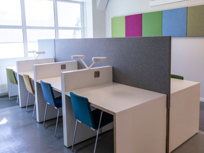 Biblioteket tyst läsesal