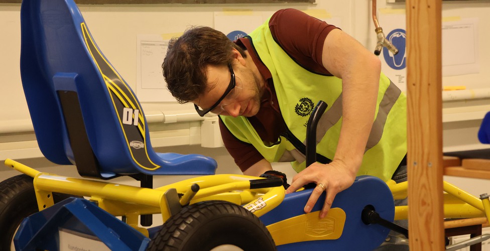 Montering av trampbil.