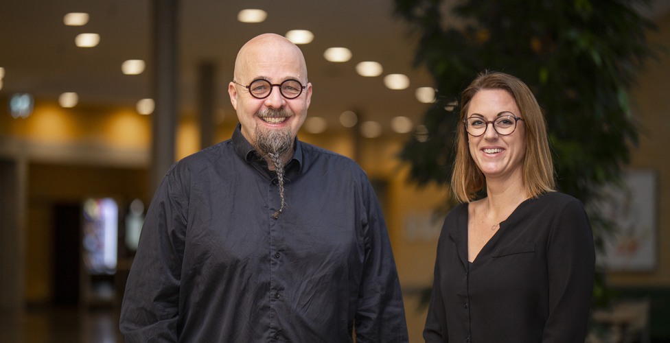 Henrik Engström och Caroline Bäckström.