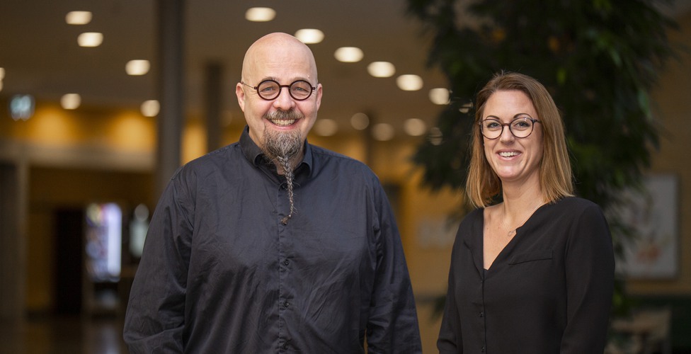Henrik Engström och Caroline Bäckström.