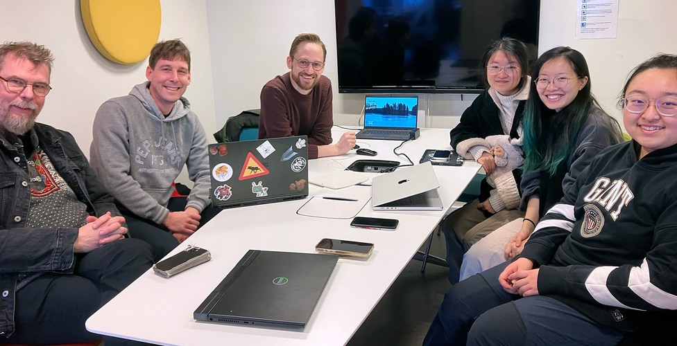 Ulf Wilhelmsson, handledare Högskolan i Skövde, Pierre-Benjamin Monaco, programmerare, Nils Pejryd, redaktör SVT, Sun Haoning, UI-designer, Wu Mingmin, projektledande student, Gao Ruihan programmerare.