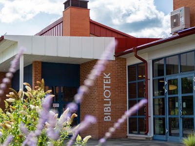 Utsidan av biblioteket