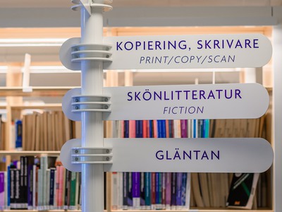 Biblioteket skyltar